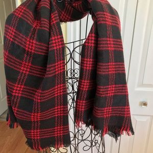 Lovely Blanket Scarf NWT Warm & Cozy, Red & Black Tartan/Plaid